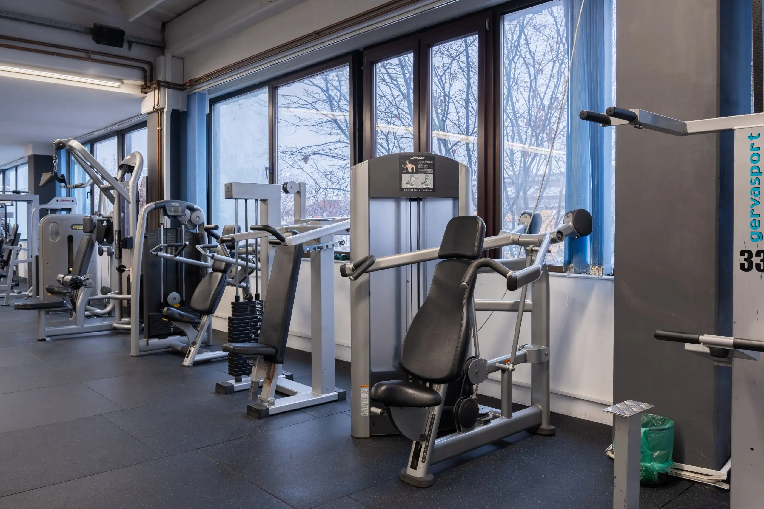 Viva Sport Dubrava smith mašina i sprave za potisak